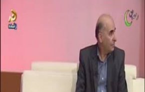 شاهد.. هلع المذيعة وضيفها اثناء هزة لرستان بغرب ايران