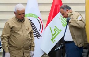 شاهد.. الكاظمي يرتدي بـ 'فخر' بدلة الحشد الشعبي