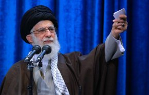 عندما يخاطب السيد خامنئي الشباب العرب بلغتهم العربية