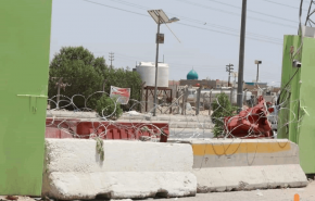 بالصور.. إغلاق مقبرة 