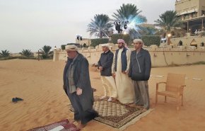 ضاحي خلفان 'حارس بارات دبي' مكشوف عنه الحجاب