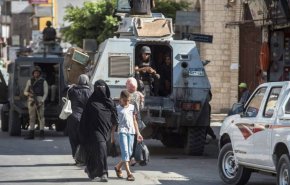  شاهد.. العثور على جثة غامضة خلال إنشاء جسر في مصر