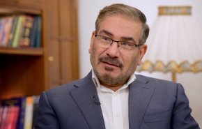 شمخاني: راية ايران خفاقة بعزم وإباء المجاهدين