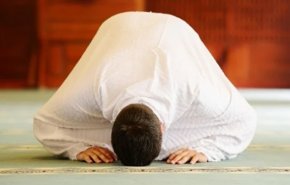 مصر تقيم أول صلاة جمعة منذ إغلاق المساجد