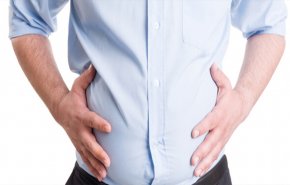 اجتنب من 3 اخطاء تسبب انتفاخ المعدة