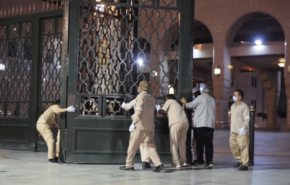 شاهد..فتح أبواب المسجد النبوي الشريف أمام المصلين