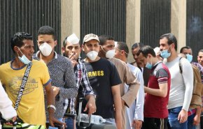مصريون عالقون في قطر يتظاهرون أمام سفارة بلادهم