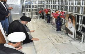 اغلاق مرقد السيد الصدر ونجليه بالنجف حتى اشعار آخر
