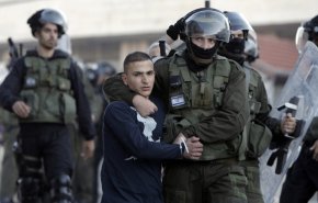 شاهد بالفيديو..فلسطيني يستنجد ويصرخ 