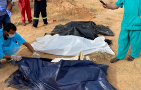 شاهد.. الوفاق تعثر على 4 مقابر جماعية بترهونة