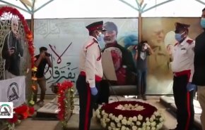 شاهد.. وضع الزهور على روضة الشهيد القائد المهندس