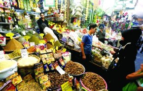 وزير سوري يفاجئ تجار سوق الهال في الثانية ليلاً وهذا ما عثر عليه!