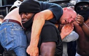 صحيفة بريطانية تكشف تفاصيل مفاجئة حول الصورة التي هزت العالم!

