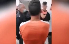 شاهد.. تنديد باهانة شرطة ايطاليا بمهاجرين تونسيين اثنين