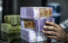 وزير التجارة السوري يزف خبرا سارا حول الليرة السورية
