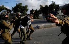اعتقال 15 فلسطينيا وإصابة اخر على يد قوات الإحتلال