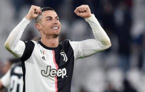 شاهد..رونالدو يفاجئ جمهوره بمظهره الجديد