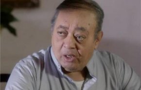بالفيديو.. أمراة تضرب ممثلا مصريا شهيرا في مركز تجاري
