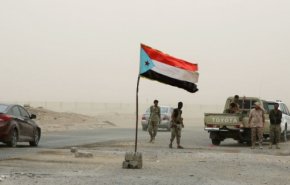 مسؤول بحكومة هادي يكشف عن أطماع الإمارات بسقطرى