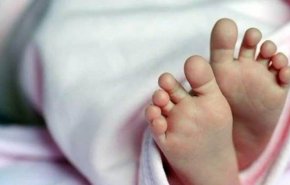 حادث فجيع .. أب يكسر عظام ابنته الرضيعة