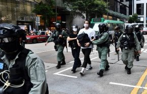 الشرطة تعتقل 180 شخصا مع بدء تنفيذ قانون الأمن الجديد