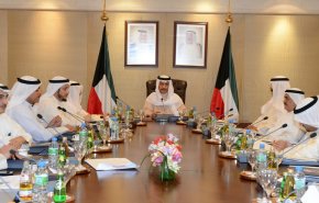 الكويت تخفض مكافآت موظفي الحكومة 50 بالمائة
