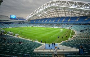 شاهد بالفيديو..صاعقة تضرب لاعب كرة قدم أثناء التدريب!