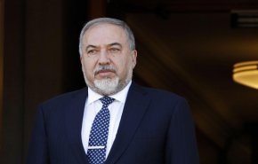 ليبرمان يعلن نيته إسقاط حكومة 