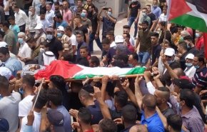 شاهد.. جماهير فلسطينية تشيع الشهيد إبراهيم أبو يعقوب