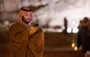 الكشف عن الرجل الذي اوصل الامير الصغير الى سدة الحكم وحماه من الانقلاب 

