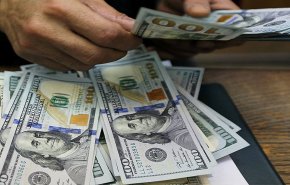 الدولار ينخفض تحت وطأة كورونا لأدنى مستوى له في عامين