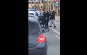 فضيحة للشرطة الفرنسية بعد مقتل رجل في حادثة تشبه اختناق جورج فلويد