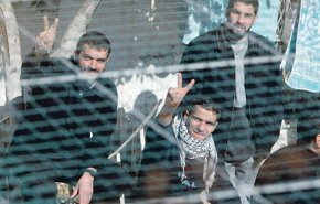 أسرى حماس وفتح يباركان تقارب الحركتين
