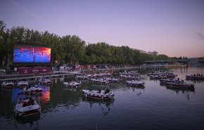 سينما بالمجان في الهواء الطلق.. على نهر السين