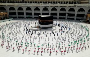 حجاج بيت الله الحرام يستعدون للوقوف في صعيد عرفات + فيديو