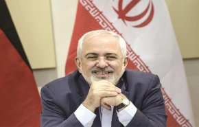 في تغريدة بالعربية..ظريف يخاطب العالم العربي(شاهد) 