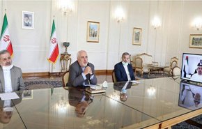وزيرا خارجية إيران والإمارات يبحثان محاربة كورونا باتصال مرئي