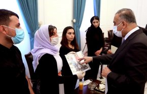 شاهد: الناجون الايزيديون بسنجار في ضيافة رئيس الوزراء العراقي