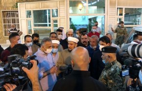 شاهد..مطالب شعبية خلال زيارة الكاظمي للمراقد في بغداد