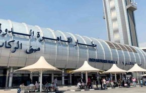 إنزال مصريين من طائرة متجهة للكويت قبل لحظات من إقلاعها