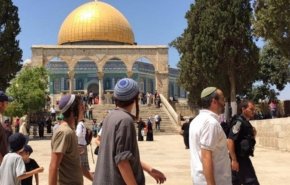 مستوطنون يقتحمون باحات الأقصى تحت حراسة مشددة