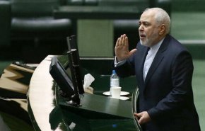 ظريف يقدم للبرلمان تقريرا عن وضع الارصدة المجمدة بالخارج
