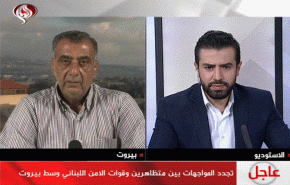 شاهد.. متطوعين من جنسيات مختلفة يحاولون تنظيف وسط بيروت 