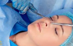 القبض على طبيبة تجميل مزيفة في السعودية
