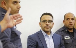 الاحتلال يمدد منع محافظ القدس من دخول الضفة الغربية
