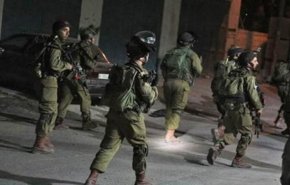 الاحتلال يشن حملة مداهمات واعتقالات بالضفة والقدس
