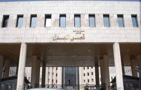 نقيب المحامين يهدد.. ووزير العدل السوري يرد عليه