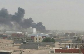 اليمن..احتراق منزل جراء استهداف العدوان لمدينة الدريهمي المحاصرة
