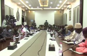 انقلابيو مالي يعتزمون تنصيب رئيس انتقالي والمعارضة ترفض