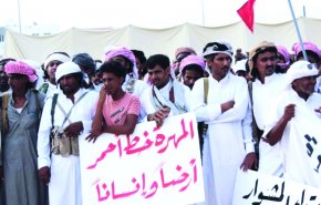 القوات السعودية تقتحم منفذ شحن محافظة المهرة بمدرعات واباتشي